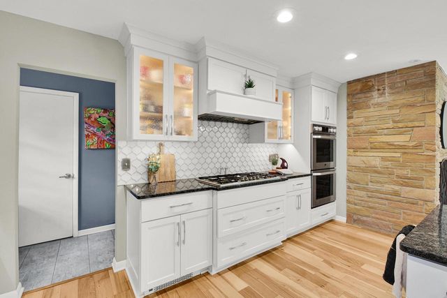 1225 Indianwood DRIVE, Brookfield, WI 53005