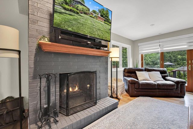 1225 Indianwood DRIVE, Brookfield, WI 53005