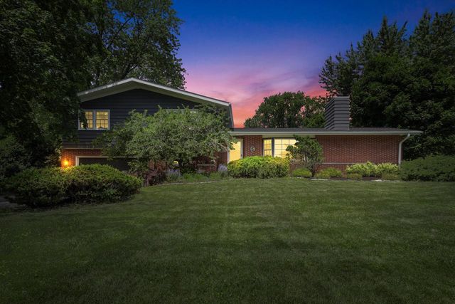 1225 Indianwood DRIVE, Brookfield, WI 53005