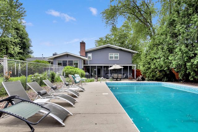 1225 Indianwood DRIVE, Brookfield, WI 53005