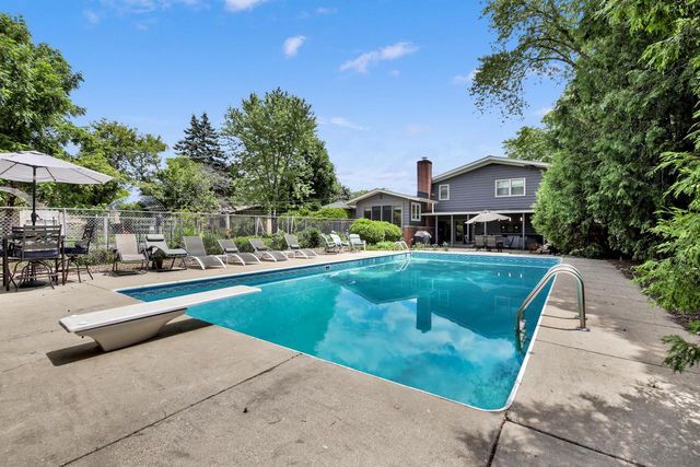 1225 Indianwood DRIVE, Brookfield, WI 53005