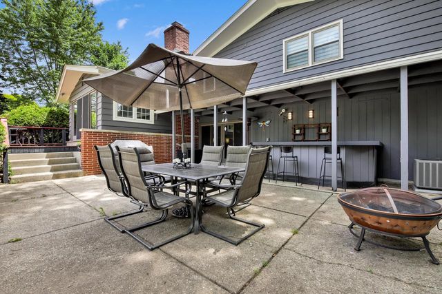 1225 Indianwood DRIVE, Brookfield, WI 53005
