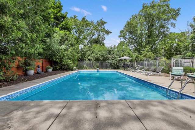 1225 Indianwood DRIVE, Brookfield, WI 53005