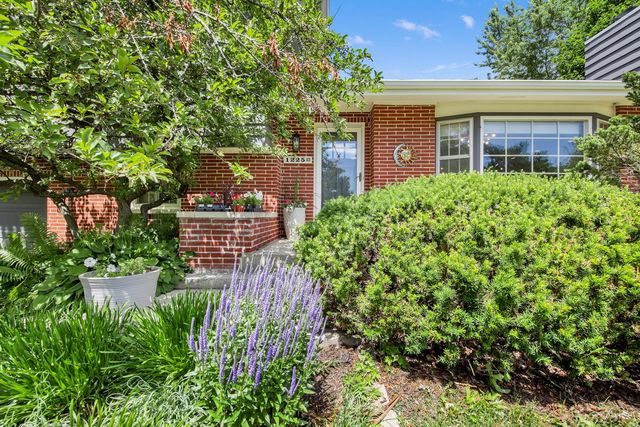 1225 Indianwood DRIVE, Brookfield, WI 53005