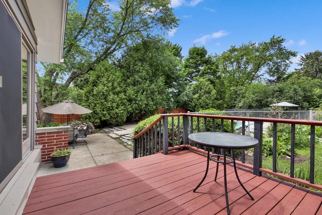 1225 Indianwood DRIVE, Brookfield, WI 53005