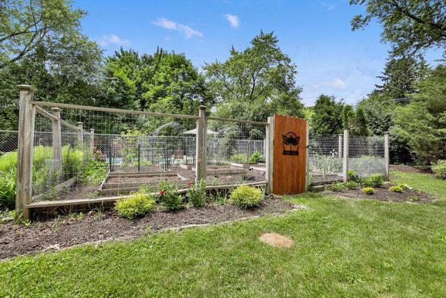 1225 Indianwood DRIVE, Brookfield, WI 53005
