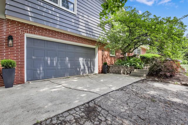 1225 Indianwood DRIVE, Brookfield, WI 53005