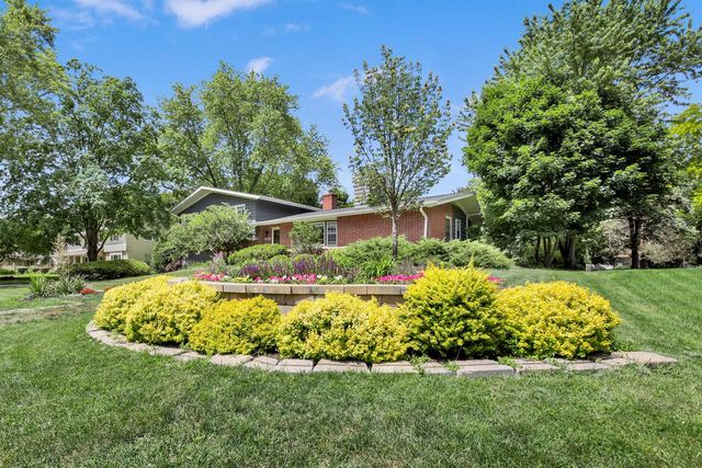 1225 Indianwood DRIVE, Brookfield, WI 53005