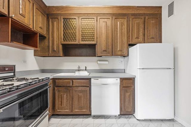303 E 57th St Apt 45A, New York City, NY 10022