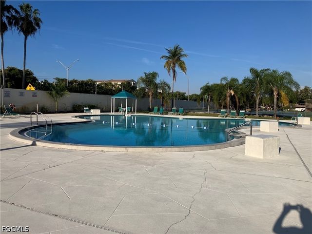 4305 Island CIR 4, Fort Myers, FL 33919