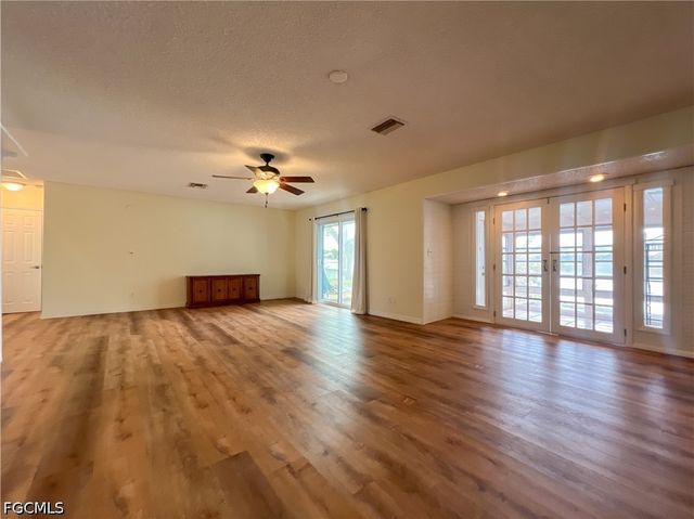 4305 Island CIR 4, Fort Myers, FL 33919