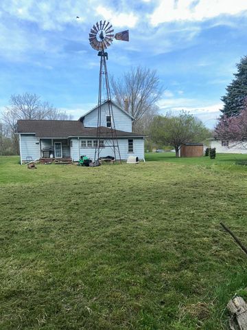 46376 County Road 352, Decatur, MI 49045