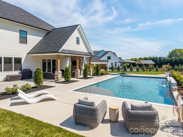 1090 Rolling Meadow Drive, Mooresville, NC 28115