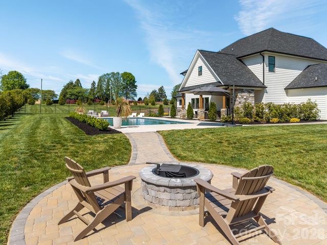 1090 Rolling Meadow Drive, Mooresville, NC 28115