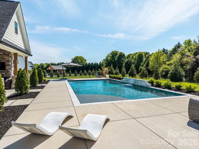 1090 Rolling Meadow Drive, Mooresville, NC 28115
