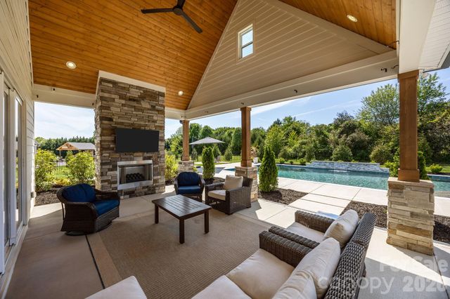 1090 Rolling Meadow Drive, Mooresville, NC 28115