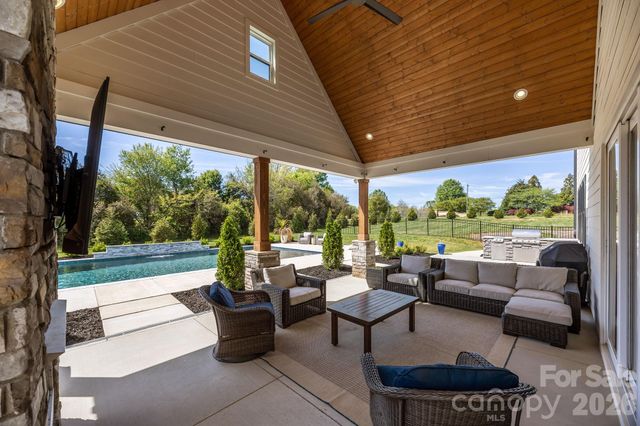 1090 Rolling Meadow Drive, Mooresville, NC 28115