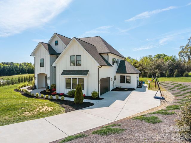 1090 Rolling Meadow Drive, Mooresville, NC 28115