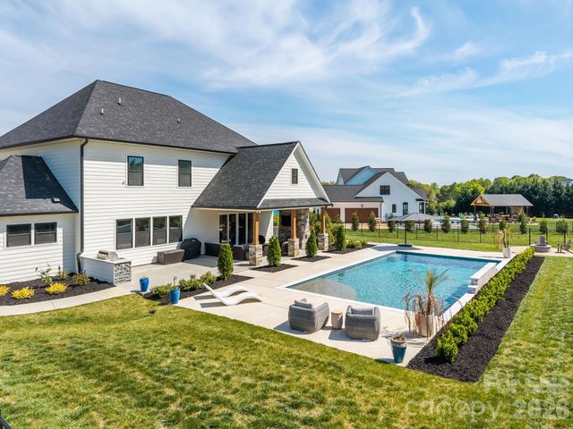 1090 Rolling Meadow Drive, Mooresville, NC 28115