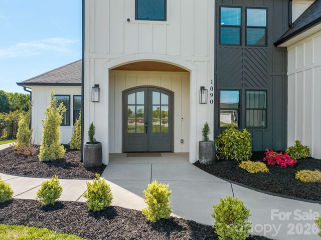 1090 Rolling Meadow Drive, Mooresville, NC 28115