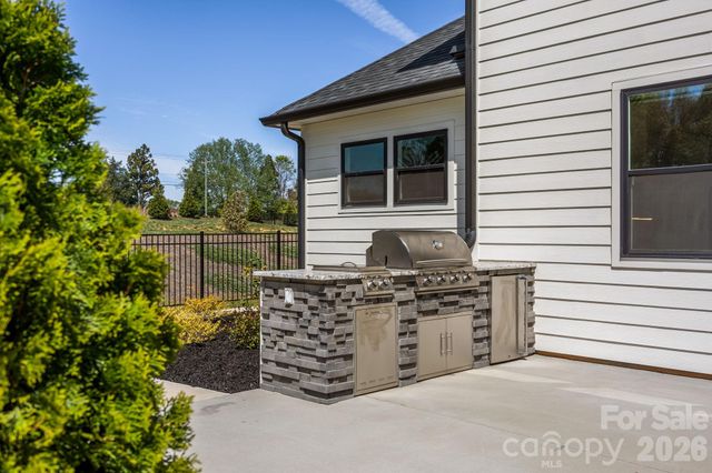 1090 Rolling Meadow Drive, Mooresville, NC 28115