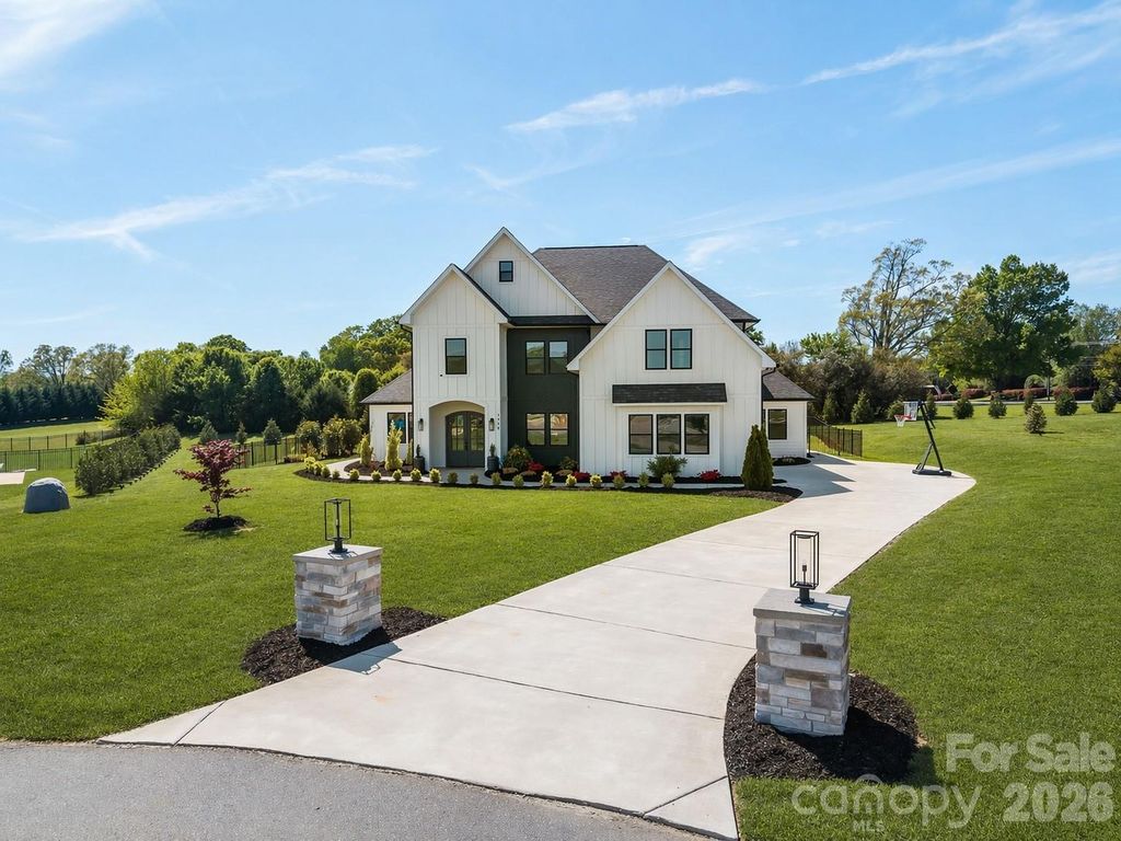 1090 Rolling Meadow Drive, Mooresville, NC 28115