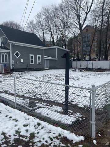 270 Lincoln St, Fitchburg, MA 01420