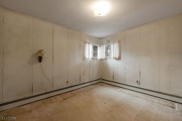 31 Cedar St, Midland Park Boro, NJ 07432