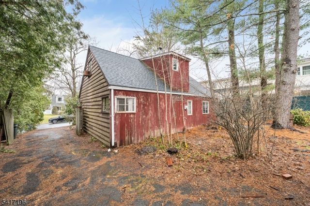 31 Cedar St, Midland Park Boro, NJ 07432