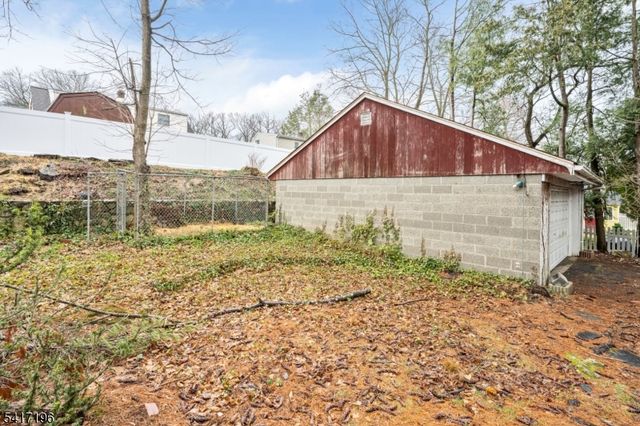 31 Cedar St, Midland Park Boro, NJ 07432