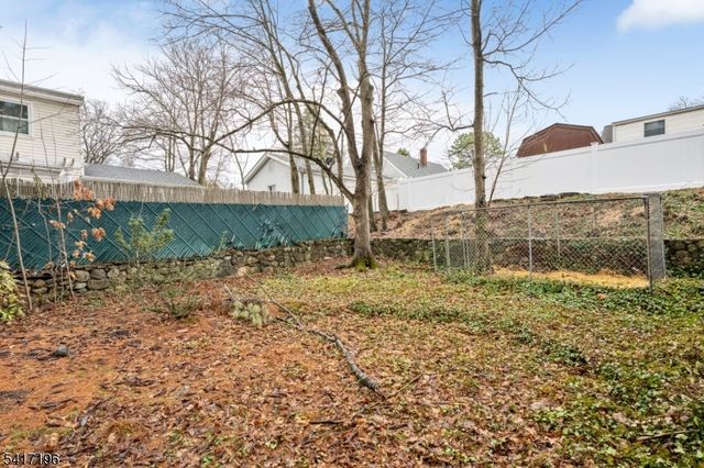 31 Cedar St, Midland Park Boro, NJ 07432