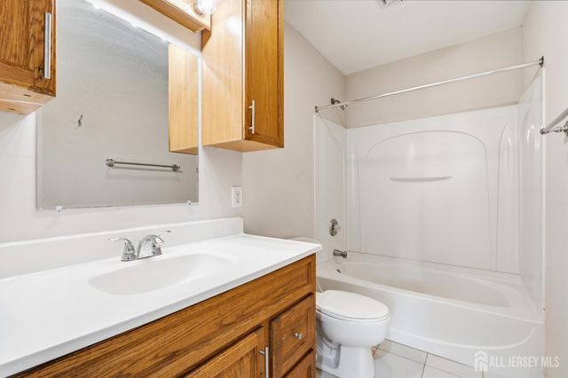 945 Lincoln Boulevard, Middlesex, NJ 08846