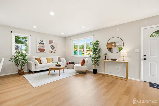 945 Lincoln Boulevard, Middlesex, NJ 08846