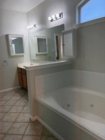 1813 Parralena LN, Austin, TX 78728