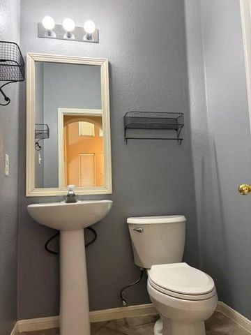 1813 Parralena LN, Austin, TX 78728