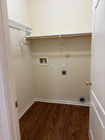 1813 Parralena LN, Austin, TX 78728