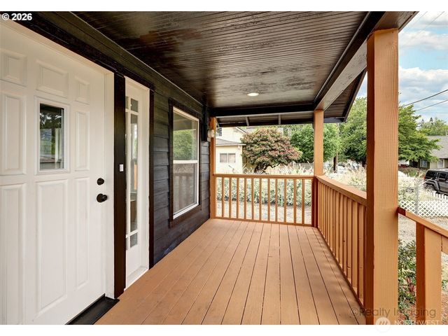 203 Roake Avenue SE, Castle Rock, WA 98611