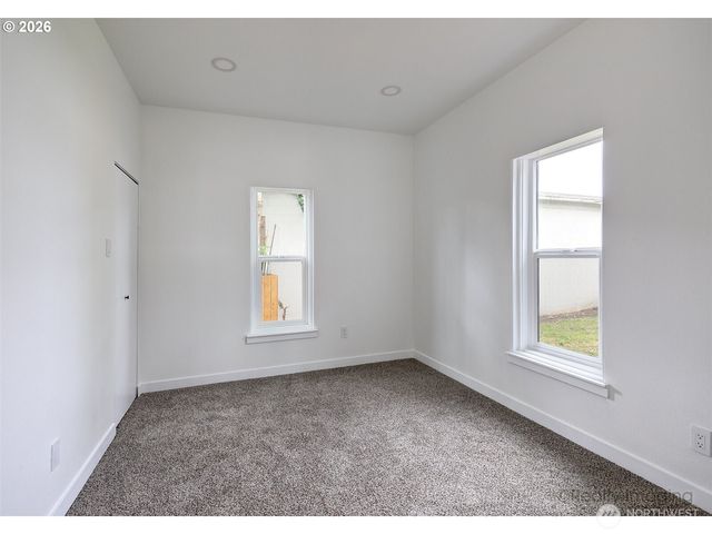 203 Roake Avenue SE, Castle Rock, WA 98611