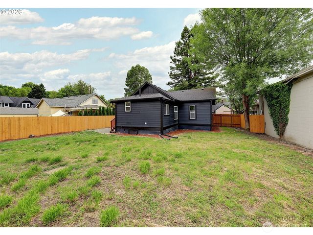 203 Roake Avenue SE, Castle Rock, WA 98611