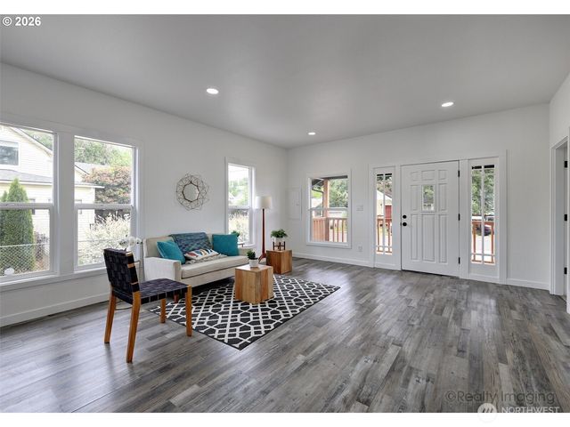203 Roake Avenue SE, Castle Rock, WA 98611