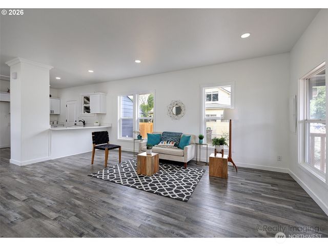 203 Roake Avenue SE, Castle Rock, WA 98611
