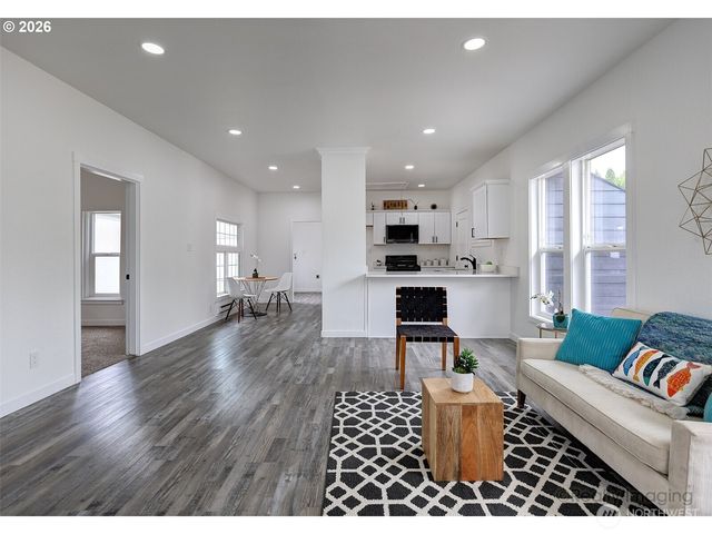 203 Roake Avenue SE, Castle Rock, WA 98611
