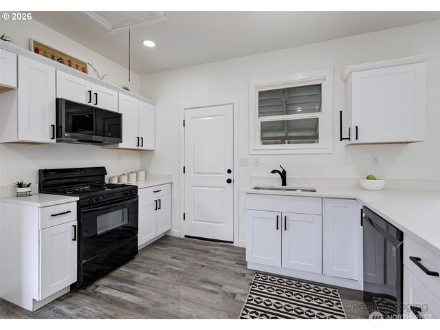 203 Roake Avenue SE, Castle Rock, WA 98611