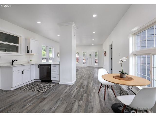 203 Roake Avenue SE, Castle Rock, WA 98611