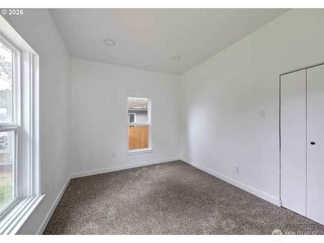 203 Roake Avenue SE, Castle Rock, WA 98611
