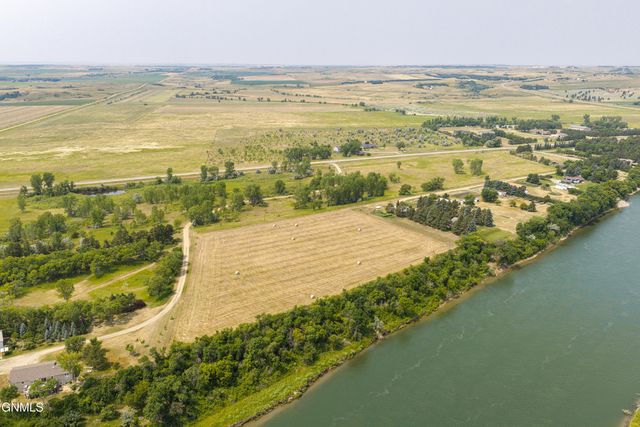 4670 Tomahawk Trail S, Mandan, ND 58554 property photo