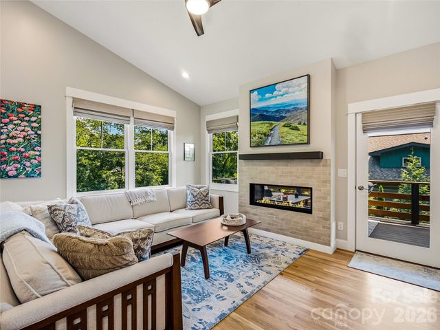 409 Kessler Place, Asheville, NC 28804