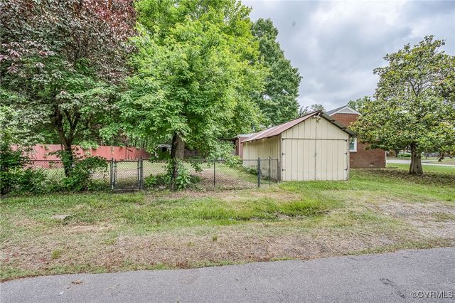 27 Medlock Rd, Sandston, VA 23150