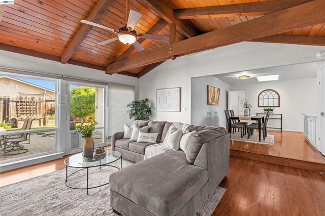 6933 Cedar Ln, Dublin, CA 94568
