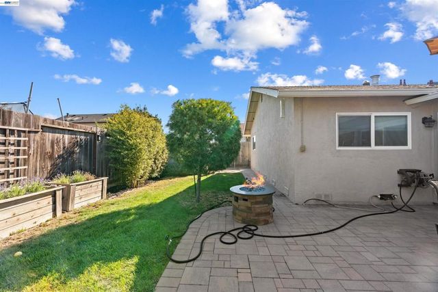 6933 Cedar Ln, Dublin, CA 94568
